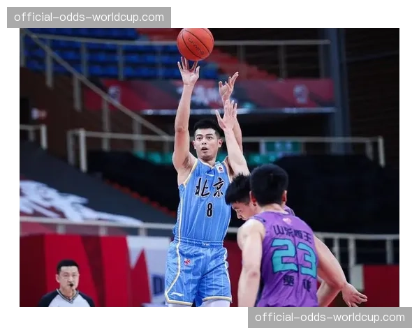 尼斯主帅法廖利谈球队年轻化策略,称将给予新人更多机会 尼斯主帅法廖利谈球队年轻化策略,称将给予新人更多机会